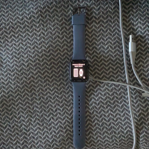 Apple Watch series 3 - Picture 1 of 3